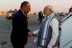 PM Modi Greece Visit: PM मोदी एक दिवसीय आधिकारिक यात्रा पर पहुंचे ग्रीस, ग्रीक के विदेश मंत्री ने किया स्वागत PM Modi Greece Visit: PM मोदी एक दिवसीय आधिकारिक यात्रा पर पहुंचे ग्रीस, ग्रीक के विदेश मंत्री ने किया स्वागत