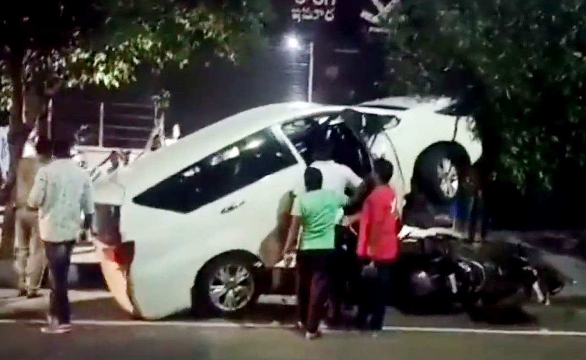 Video: Speeding Innova Hits 8 Two-Wheelers, Crashes Into Tree In Andhra