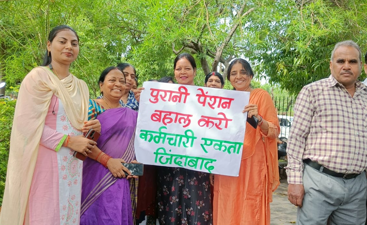 मध्यप्रदेश: आज सरकारी दफ्तर में जाने पर होंगे मायूस, हड़ताल पर हैं कर्मचारी