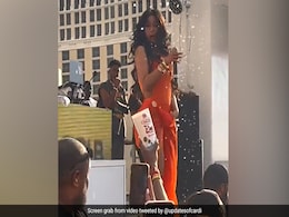 Cardi B Listed As Suspect In Battery Case For Throwing Microphone At Fan During Concert Cardi B Listed As Suspect In Battery Case For Throwing Microphone At Fan During Concert