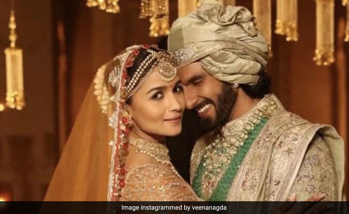 The Truth About Alia Bhatt's Real To Reel Mehendi In <i>Rocky Aur Rani</i>