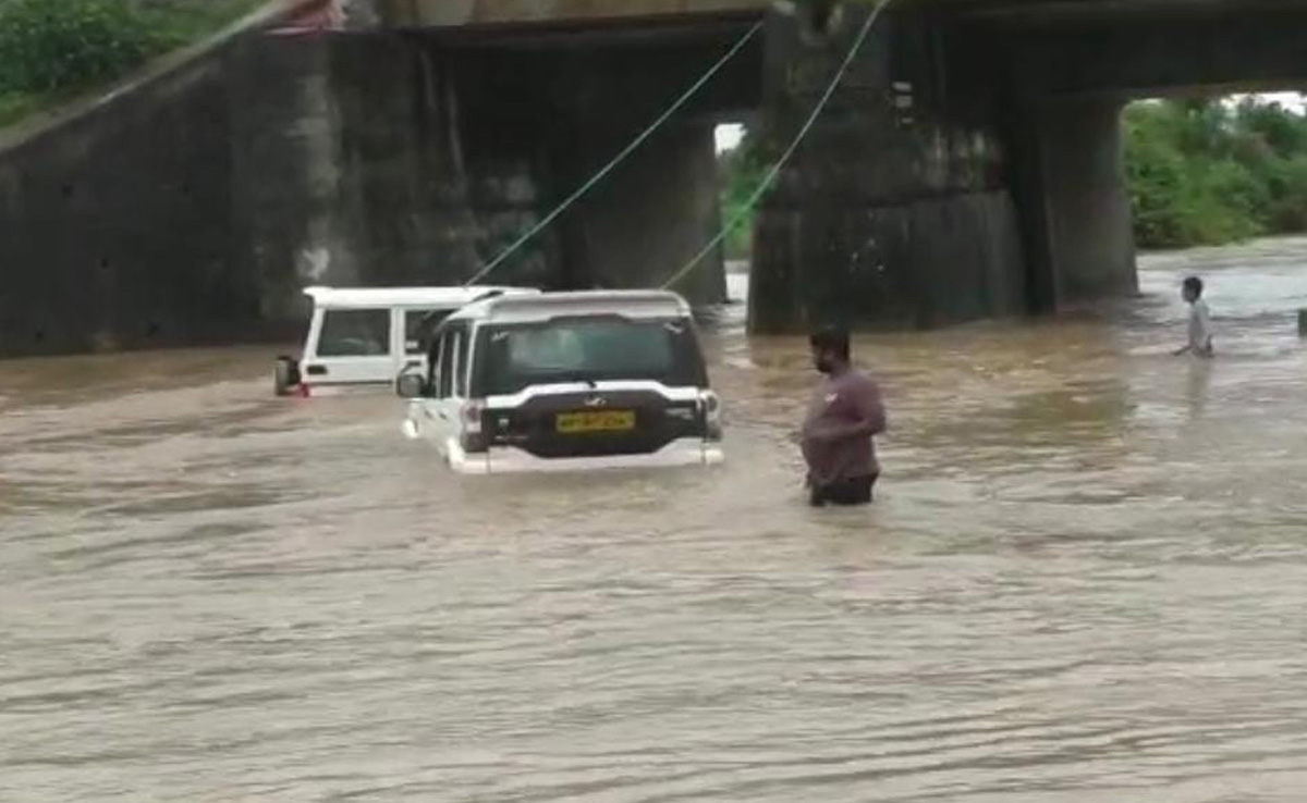 उमरिया में भारी बारिश से तबाही, कई गांवों का टूटा संपर्क