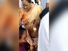 सतना : सम्मान सामारोह में शहीद की पत्नी का अपमान, पूर्व महापौर ने आरोपी से मंगवाई माफी सतना : सम्मान सामारोह में शहीद की पत्नी का अपमान, पूर्व महापौर ने आरोपी से मंगवाई माफी