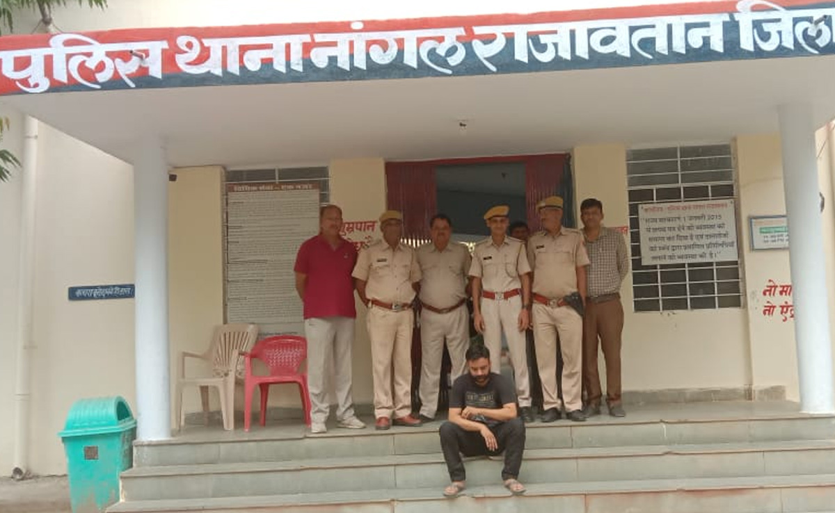 दौसाः बैंक में रजिस्टर्ड नंबर बदलकर कैशियर ने कई खातों से निकाले रुपए, गिरफ्तार