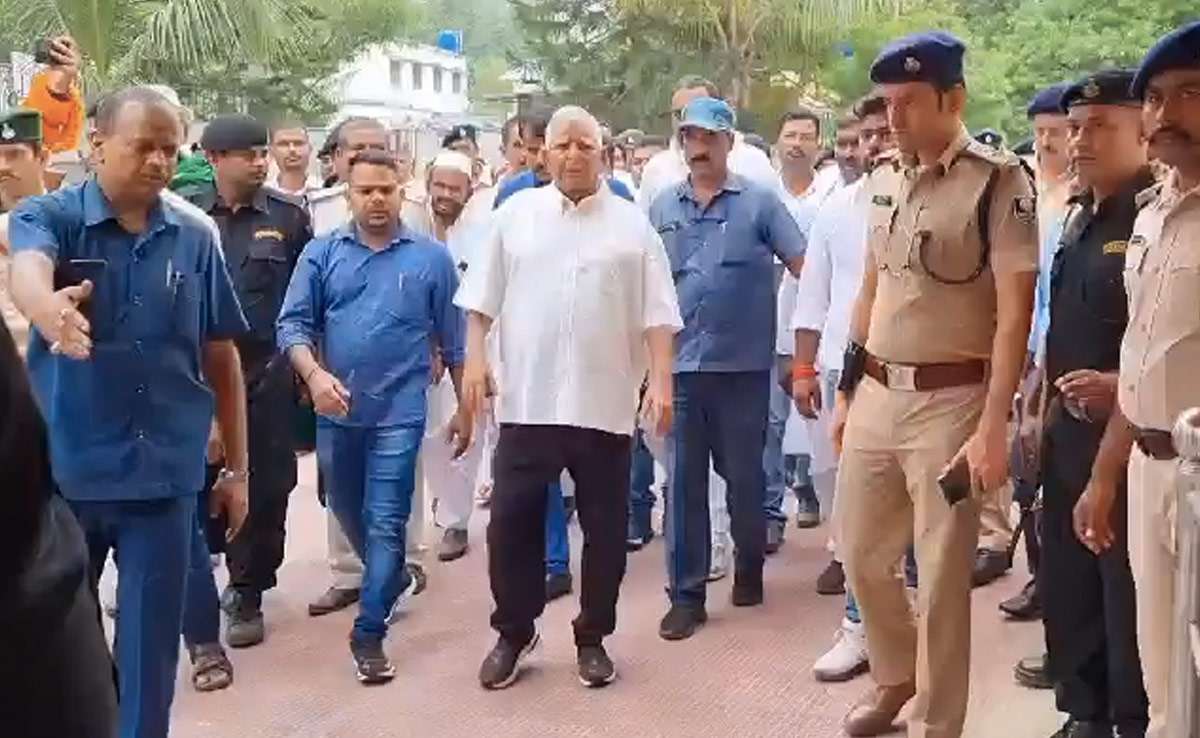 राबड़ी देवी के साथ साढ़े तीन साल बाद अपने पैतृक जिला गोपालगंज पहुंचे RJD अध्यक्ष लालू यादव