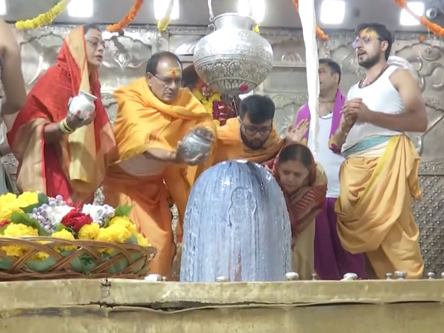 Madhya Pradesh Chief Minister Shivraj Chouhan Offers Prayers At Ujjain Temple