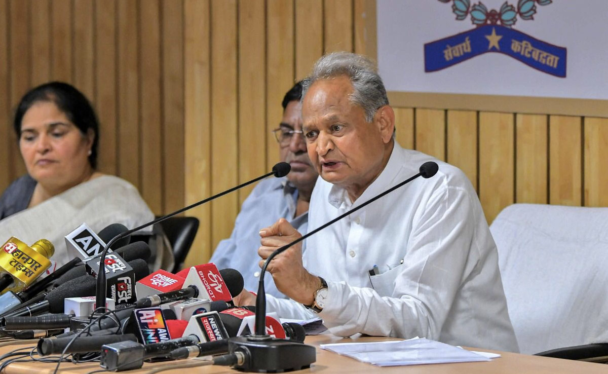 Rajasthan Cabinet Meeting: सीएम अशोक गहलोत ने बुलाई कैबिनेट की अहम मीटिंग, आज हो सकते हैं कई बड़े ऐलान Rajasthan Cabinet Meeting: सीएम अशोक गहलोत ने बुलाई कैबिनेट की अहम मीटिंग, आज हो सकते हैं कई बड़े ऐलान