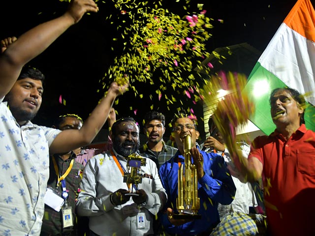 Chandrayaan 3 की सफलता पर देश भर में उत्साह, लोग मना रहे हैं जश्न