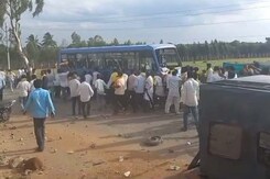 Video: Street Fight Between Jagan Reddy, Chandrababu Naidu Supporters Video: Street Fight Between Jagan Reddy, Chandrababu Naidu Supporters