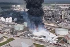 US' Third Largest Oil Refinery On Fire US' Third Largest Oil Refinery On Fire