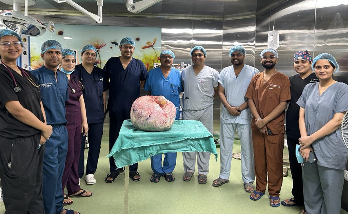 डॉक्टरों ने किया कमाल! महिला के पेट से निकाला 15 किलो का ट्यूमर, मरीज खतरे से बाहर