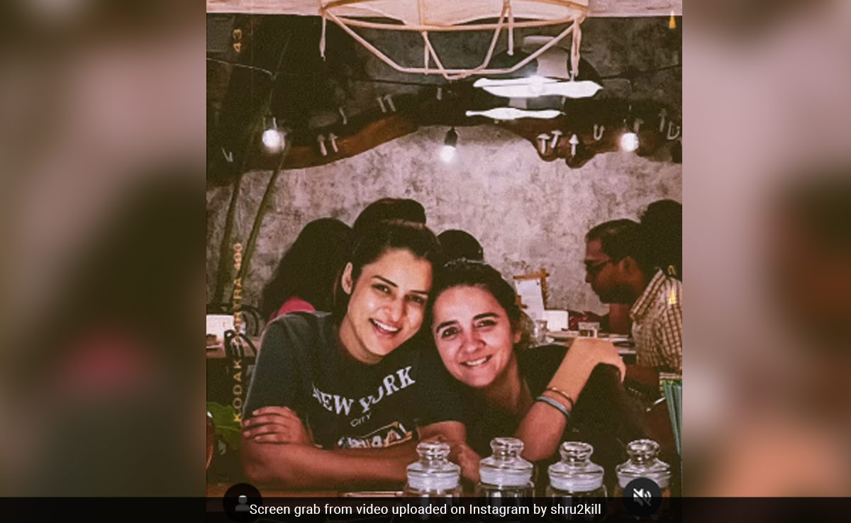 Turns Out, <i>Shararat</i> Stars Shruti Seth And Simple Kaul Are Friends IRL: "Pam And Jiya Forever"