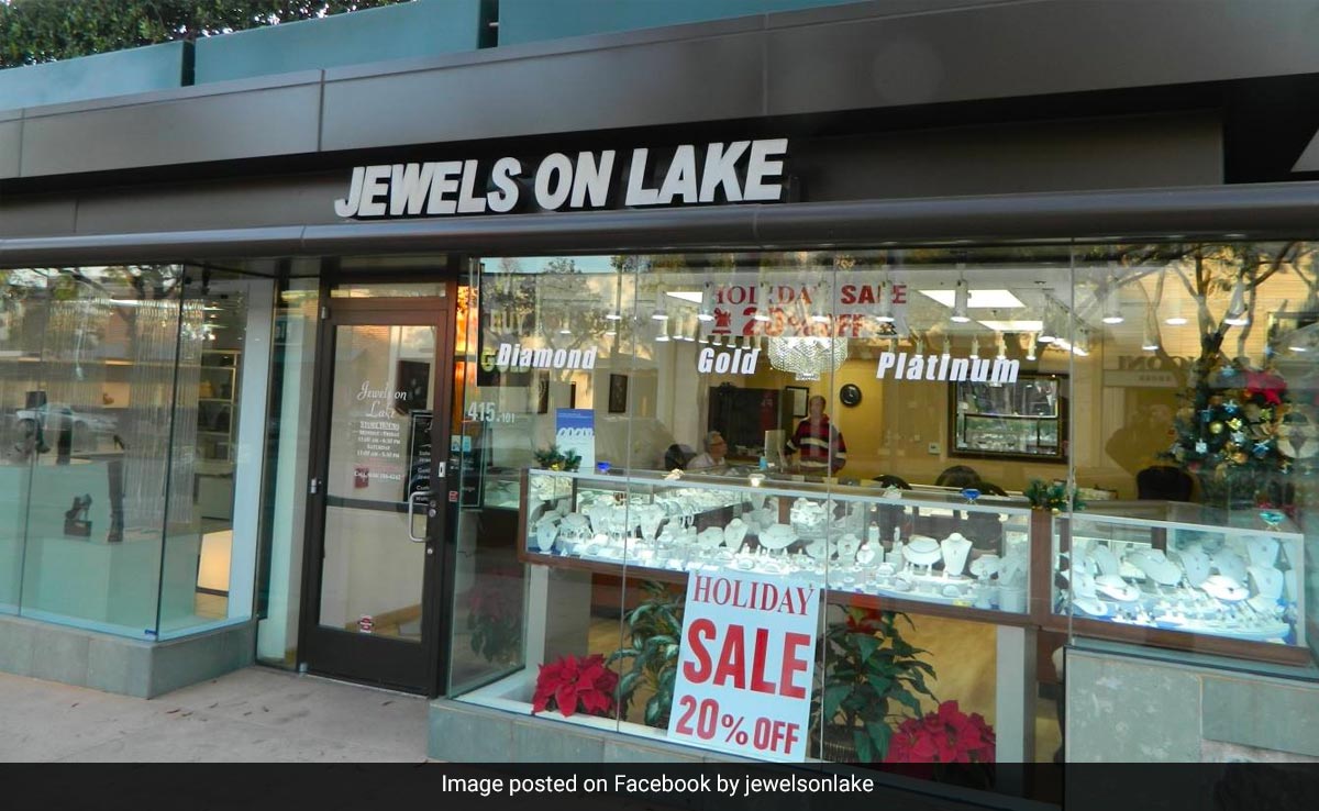 Masked Robbers Pepper Spray US Jewelry Store Owner In $500,000 Heist