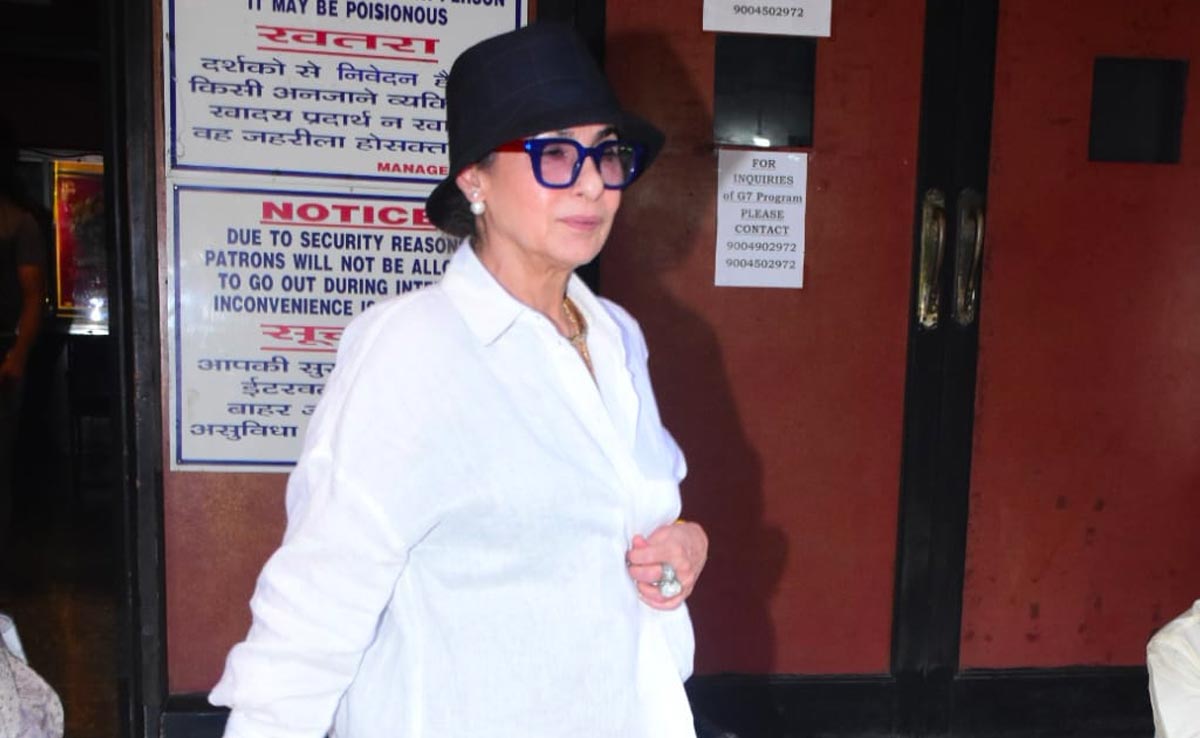 Pics: Dimple Kapadia Watched Sunny Deol's <i>Gadar 2</i> At A Mumbai Theatre