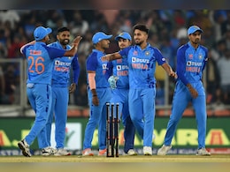 भारत के सबसे तेज़ गेंदबाज़ों का हुआ बुरा हाल, कोई चोटिल तो कोई हुआ अचानक टीम से बाहर भारत के सबसे तेज़ गेंदबाज़ों का हुआ बुरा हाल, कोई चोटिल तो कोई हुआ अचानक टीम से बाहर