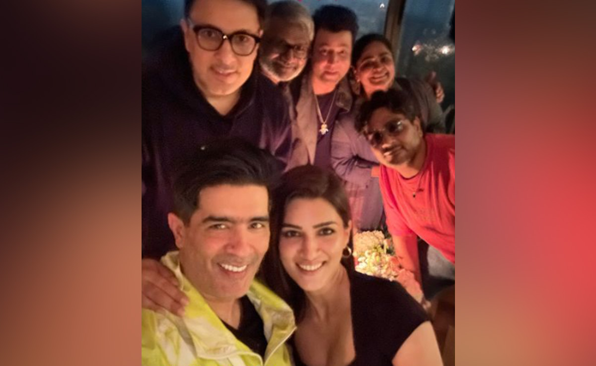In Pics: Kriti Sanon Celebrates National Award Win With Friends Manish Malhotra, Varun Sharma And Others