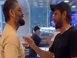 सुनील शेट्टी को शाहिद अफ्रीदी के साथ देख भड़के फैन्स, बोले - इससे क्यों हाथ मिलाया सुनील शेट्टी को शाहिद अफ्रीदी के साथ देख भड़के फैन्स, बोले - इससे क्यों हाथ मिलाया