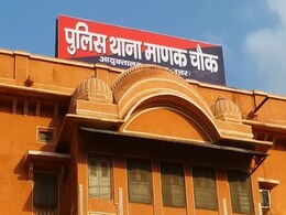 मंदिर के बाहर से जज साहब के बेटे के जूते चोरी, डाक से भेजी शिकायत, पुलिस छान रही गली-गली की खाक मंदिर के बाहर से जज साहब के बेटे के जूते चोरी, डाक से भेजी शिकायत, पुलिस छान रही गली-गली की खाक