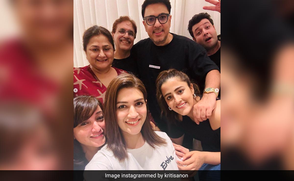 National Awards: Kriti Sanon Shares Pictures With Her "Loved Ones" After Big Win