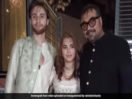 अनुराग कश्यप की 22 साल की बेटी आलिया ने की सगाई, बॉलीवुड सेलेब्स हुए शामिल, सुहाना खान के देसी लुक पर टिकीं फैंस की निगाहें अनुराग कश्यप की 22 साल की बेटी आलिया ने की सगाई, बॉलीवुड सेलेब्स हुए शामिल, सुहाना खान के देसी लुक पर टिकीं फैंस की निगाहें