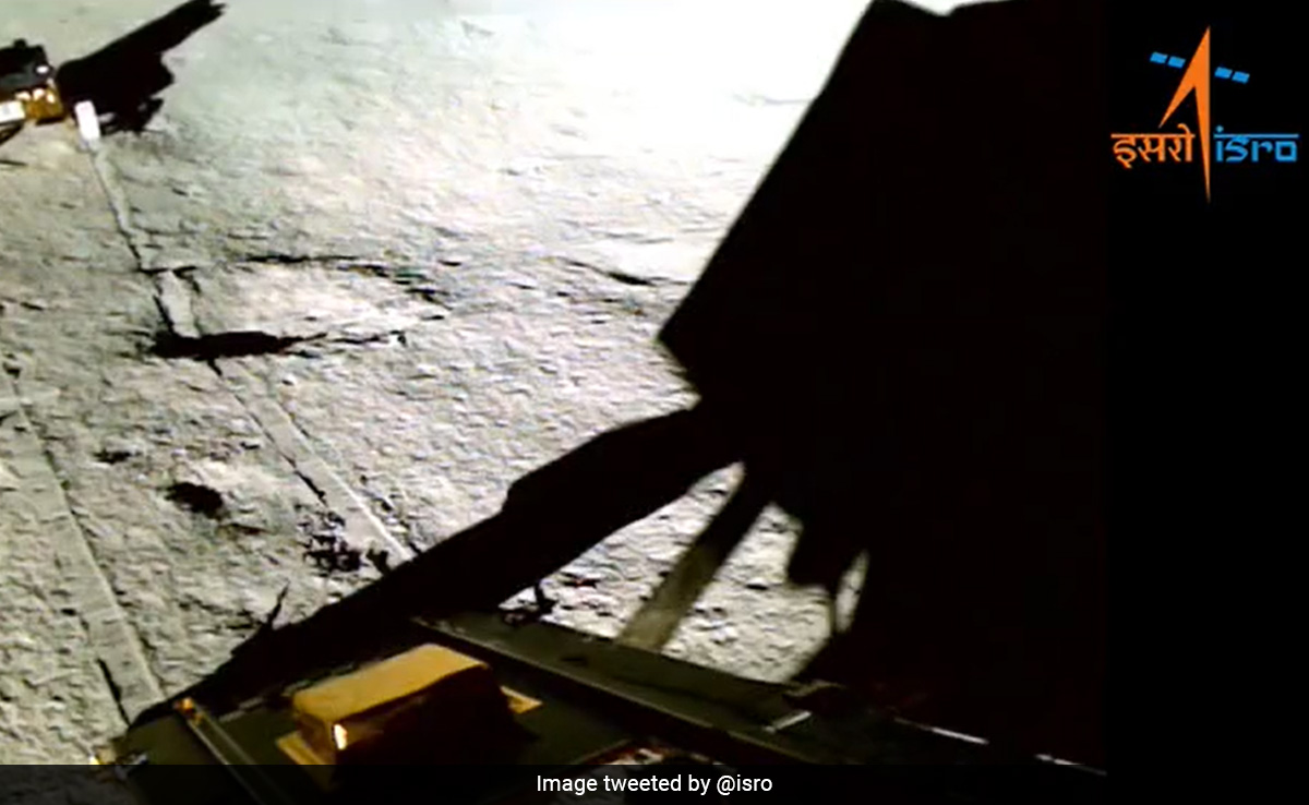 Video Shows Pragyan Rover Roaming Around Chandrayaan-3's Touchdown Point