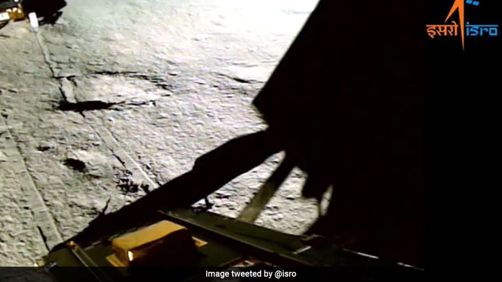 Praygan Rover Video Shows Pragyan Rover Roaming Around Chandrayaan-3's Touchdown Point