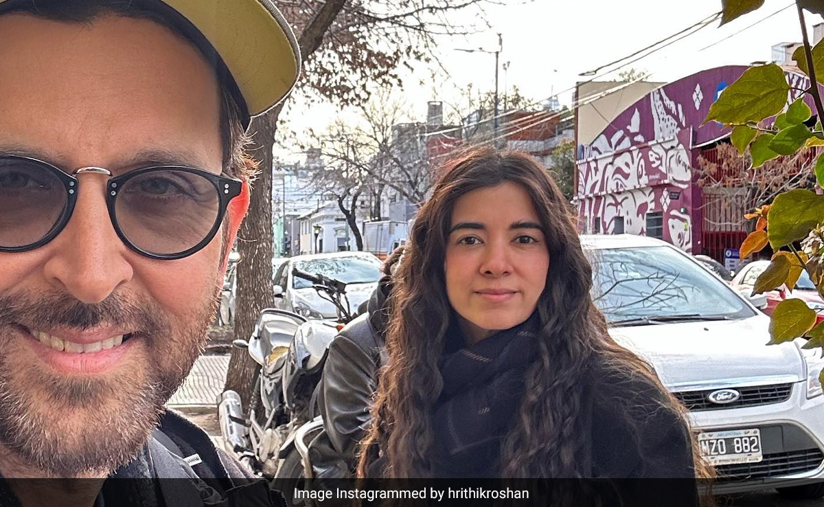 New Day, New Pic From Hrithik Roshan And Girlfriend Saba Azad's Holiday