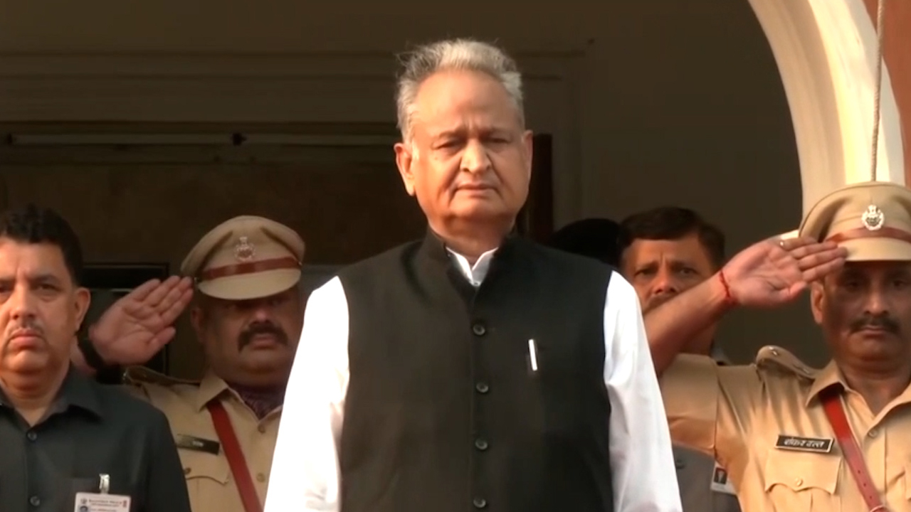 Independence day: Rajasthan के CM Ashok Gehlot ने फहराया तिरंगा