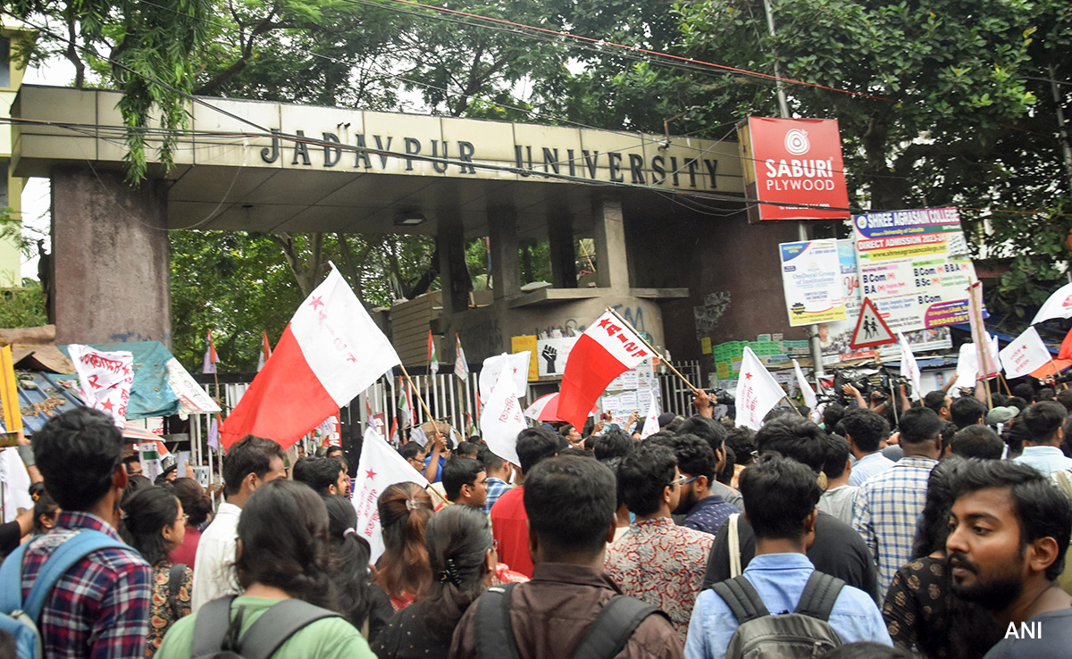 Jadavpur Teen, Stripped Naked, Ran Room-To-Room To Escape Ragging: Probe Jadavpur Teen, Stripped Naked, Ran Room-To-Room To Escape Ragging: Probe