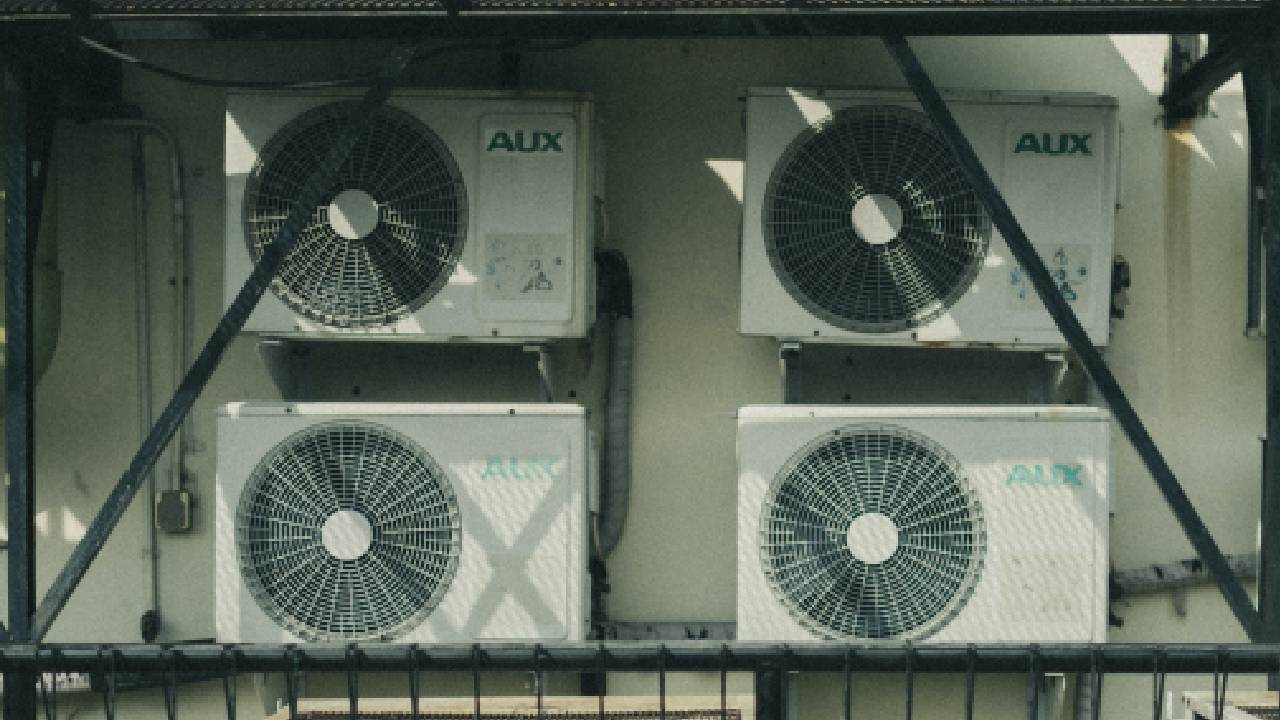 दिनभर इस्तेमाल करते हैं AC? इन टिप्स से कम आएगा बिल