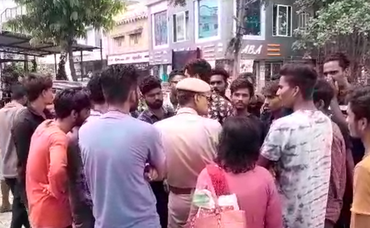 बांसवाड़ा : धर्मांतरण के शक पर मचा बवाल, हिंदू संगठनों ने पुलिस से की कार्रवाई की मांग