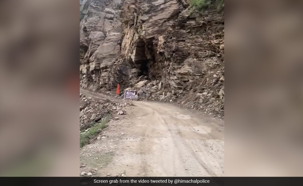 6 Himachal Cops Among 7 Killed After Car Falls Into River Due To Landslide