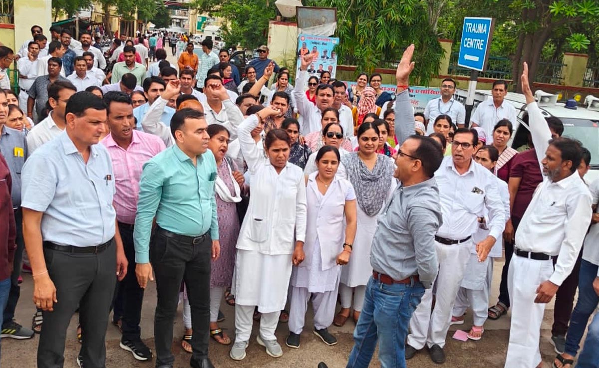 लंबित मांगों को लेकर नर्सेज कर्मचारियों का प्रदर्शन, जयपुर महापड़ाव की दी चेतावनी