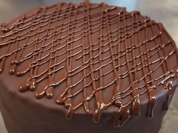Watch: Queen Elizabeth And Prince William's Favourite No-Bake Chocolate Biscuit Cake Recipe Watch: Queen Elizabeth And Prince William's Favourite No-Bake Chocolate Biscuit Cake Recipe