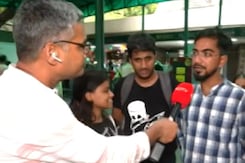 दिल्ली के नेहरू तारामंडल में उमड़े लोग, चंद्रयान-3 के सॉफ्ट लैंडिंग का इंतजार दिल्ली के नेहरू तारामंडल में उमड़े लोग, चंद्रयान-3 के सॉफ्ट लैंडिंग का इंतजार