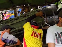 VIDEO: उत्तराखंड हादसे के बाद बस में फंसे व्यक्ति का बचावकर्मियों ने किया रेस्क्यू,  7 की मौत VIDEO: उत्तराखंड हादसे के बाद बस में फंसे व्यक्ति का बचावकर्मियों ने किया रेस्क्यू,  7 की मौत