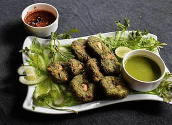 Green Moong Cutlet: This Diet-Friendly Snack Is Too Delicious To Miss Green Moong Cutlet: This Diet-Friendly Snack Is Too Delicious To Miss