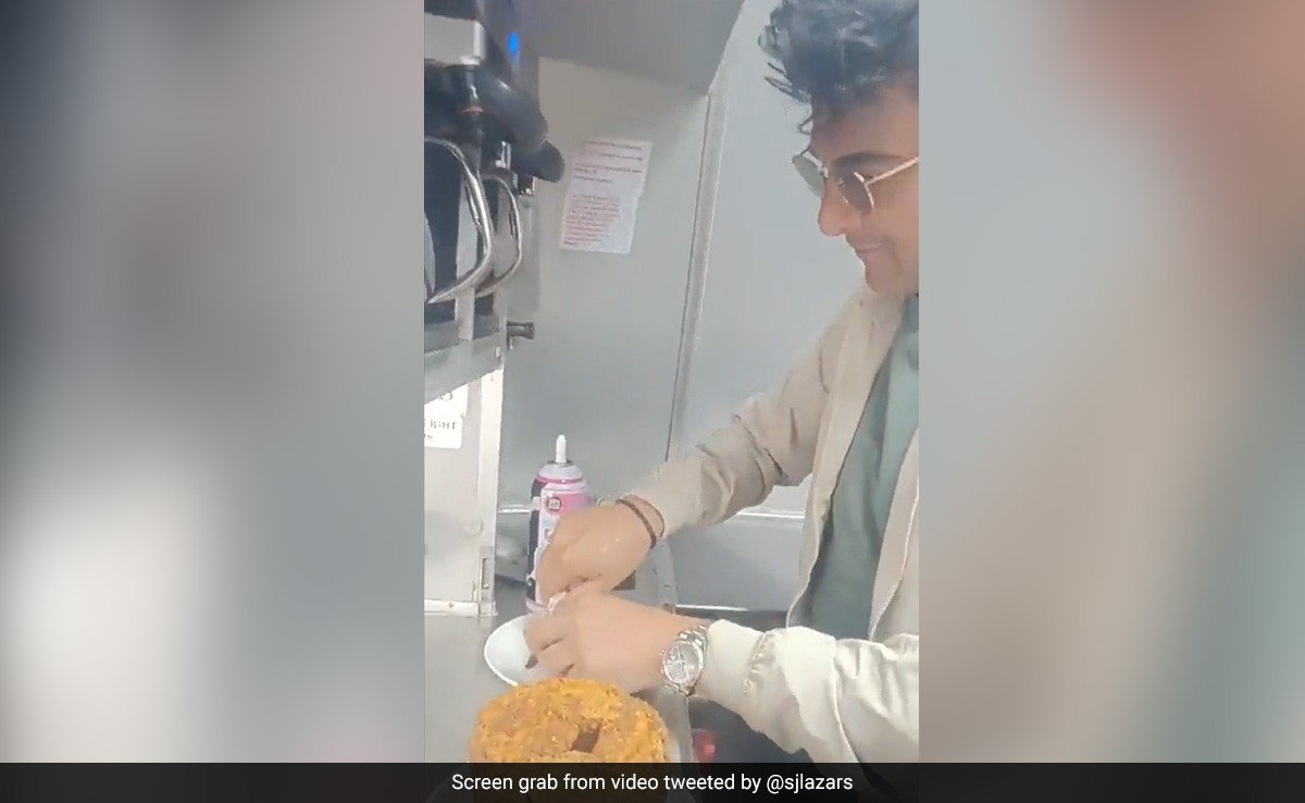Watch: Chef Vikas Khanna's Gesture For Retiring Air India Crew Is Viral