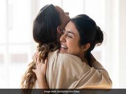 National Sisters Day: आज सिस्टर्स डे पर अपनी बहन को भेजिए ये खास संदेश, प्यारी बहना के चेहरे पर आ जाएगी मुस्कुराहट National Sisters Day: आज सिस्टर्स डे पर अपनी बहन को भेजिए ये खास संदेश, प्यारी बहना के चेहरे पर आ जाएगी मुस्कुराहट