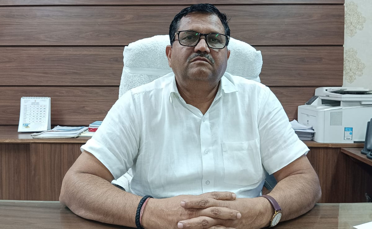 IAS सीआर मीणा: दौसा के एक छोटे से गांव से अजमेर संभाग के 7 जिलों के कमिश्नर तक का सफर