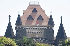 बॉम्बे हाईकोर्ट ने सड़कों की हालत को लेकर छह नगर निगम आयुक्तों को तलब किया बॉम्बे हाईकोर्ट ने सड़कों की हालत को लेकर छह नगर निगम आयुक्तों को तलब किया