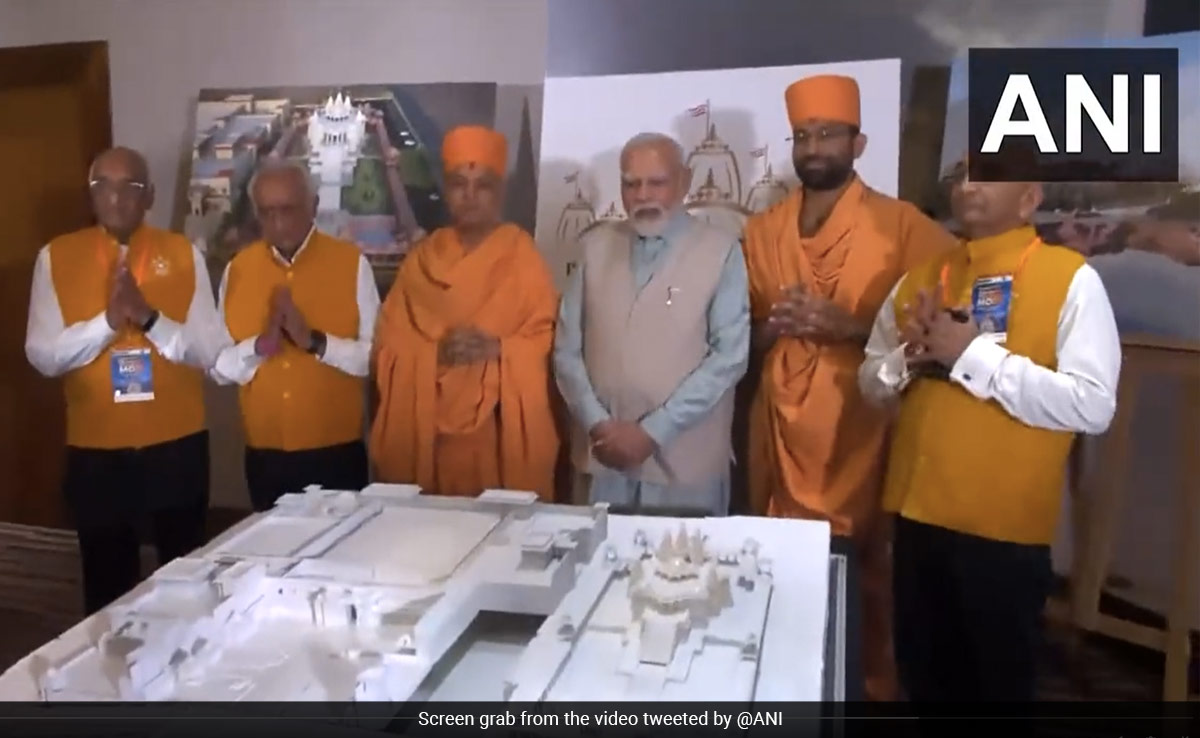 PM Modi Inspects Model Of Swaminarayan Temple In Johannesburg