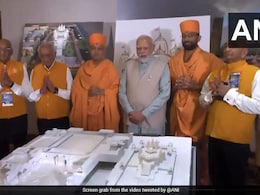 PM मोदी ने दक्षिण अफ्रीका में स्वामीनारायण मंदिर के मॉडल का अवलोकन किया PM मोदी ने दक्षिण अफ्रीका में स्वामीनारायण मंदिर के मॉडल का अवलोकन किया