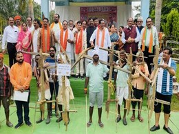 मिलावटी खाद के खिलाफ भाजपा किसान मोर्चा ने खोला मोर्चा, हल लेकर कलेक्टर कार्यालय का किया घेराव  मिलावटी खाद के खिलाफ भाजपा किसान मोर्चा ने खोला मोर्चा, हल लेकर कलेक्टर कार्यालय का किया घेराव