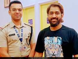 Indian Cricket Team Great MS Dhoni's Gesture At Ranchi Airport Gives CISF Officer 'Goosebumps' Indian Cricket Team Great MS Dhoni's Gesture At Ranchi Airport Gives CISF Officer 'Goosebumps'