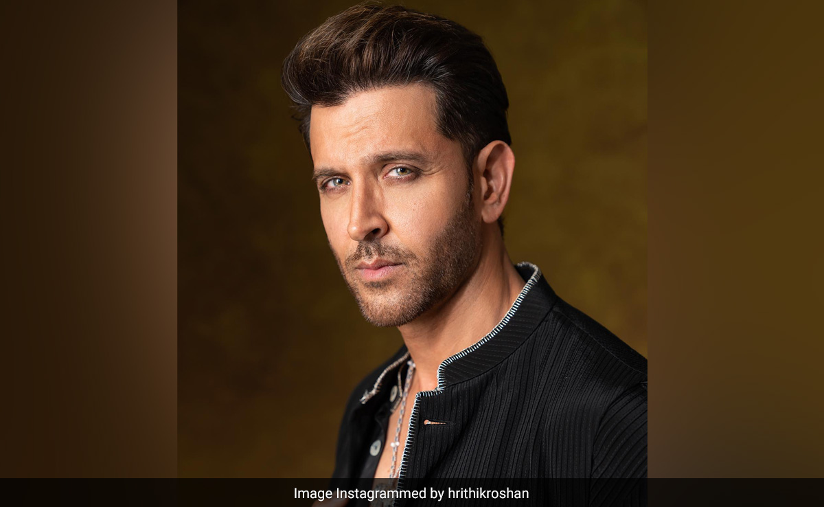 "Critic Roshan," Sorry, Hrithik Roshan Posted On <i>Rocky Aur Rani</i>. "Very Late Review," Says Internet