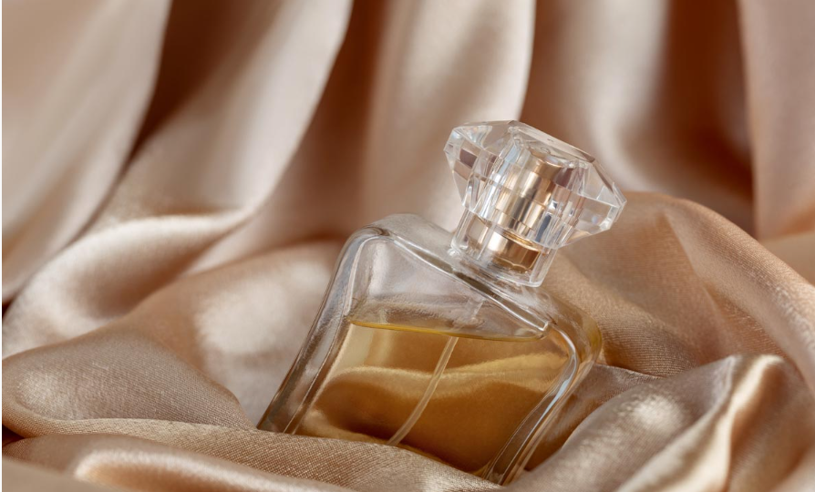 अगर आपका Perfume लॉन्ग लास्टिंग नहीं है, तो जानिए इसका कैसे करें इस्तेमाल