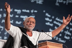 Keep Politics Away When Dealing With Communal Clashes: Morari Bapu Keep Politics Away When Dealing With Communal Clashes: Morari Bapu