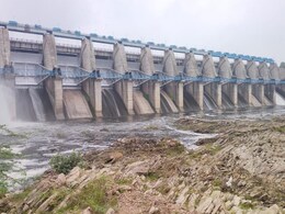 डूंगरपुर: बारिश के बाद पानी बढ़ने से सोम कमला आंबा बांध के दो गेट खोले गए डूंगरपुर: बारिश के बाद पानी बढ़ने से सोम कमला आंबा बांध के दो गेट खोले गए