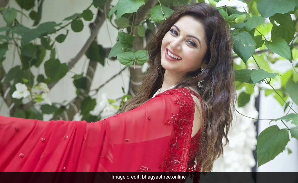 भाग्यश्री अपने बालों में लगाती हैं ये दो तेल, जानिए उनके नाम और फायदे